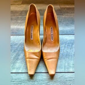 Manolo Blahnik nude slip on heel size 35.5 (5 US)